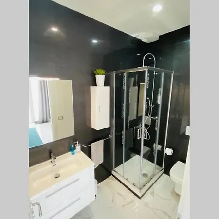 Stylish Apartment Near Siena I Private Parking & Air Con & Wifi Apartment *