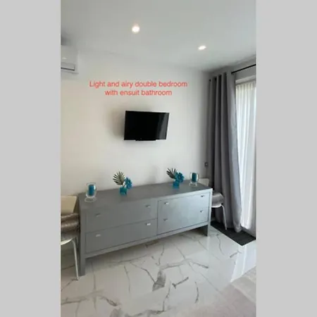 Stylish Apartment Near Siena I Private Parking & Air Con & Wifi