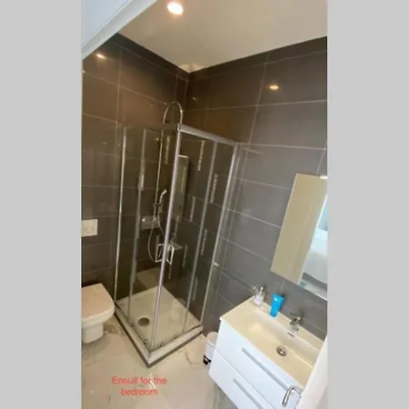 アパート Stylish Apartment Near Siena I Private Parking & Air Con & Wifi