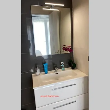 Stylish Near I Private Parking & Air Con & Wifi *