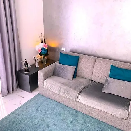 Stylish Apartment Near Siena I Private Parking & Air Con & Wifi * シエーナ