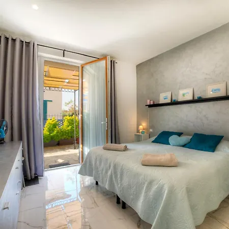 Apartment Stylish Apartment Near Siena I Private Parking & Air Con & Wifi