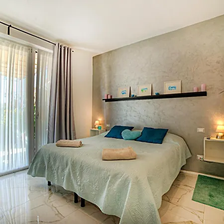 Stylish Apartment Near Siena I Private Parking & Air Con & Wifi * シエーナ