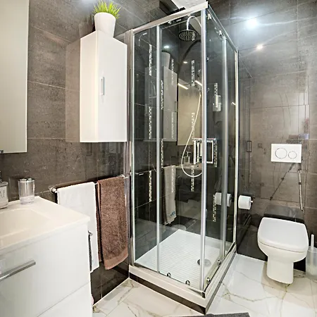 Stylish Near I Private Parking & Air Con & Wifi Apartment Siena