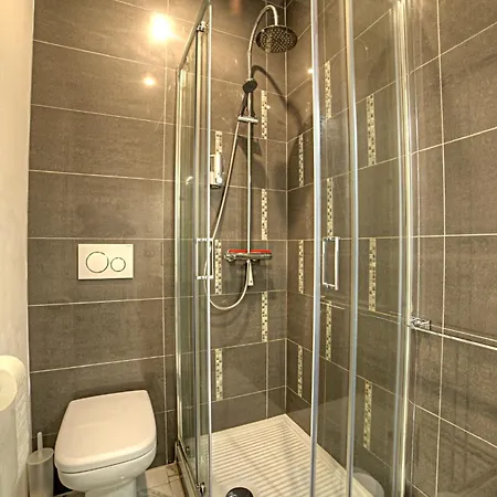 Stylish Apartment Near Siena I Private Parking & Air Con & Wifi アパート *