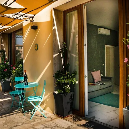 Apartment Stylish Apartment Near Siena I Private Parking & Air Con & Wifi