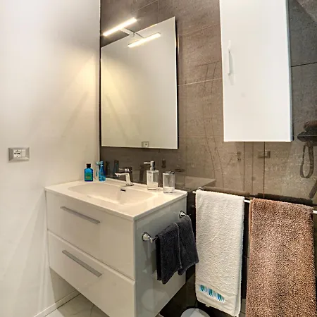Stylish Apartment Near Siena I Private Parking & Air Con & Wifi シエーナ