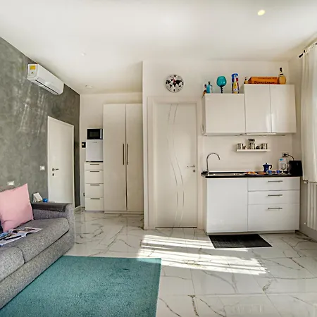 Stylish Apartment Near Siena I Private Parking & Air Con & Wifi Apartment